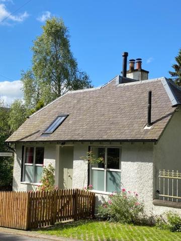 פיטלוצ'רי Cobbler'S Cottage At Kindrochet, Strathtay מראה חיצוני תמונה