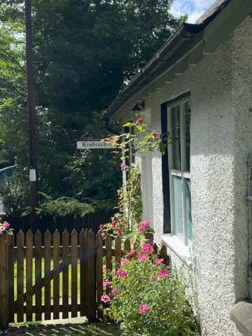 פיטלוצ'רי Cobbler'S Cottage At Kindrochet, Strathtay מראה חיצוני תמונה